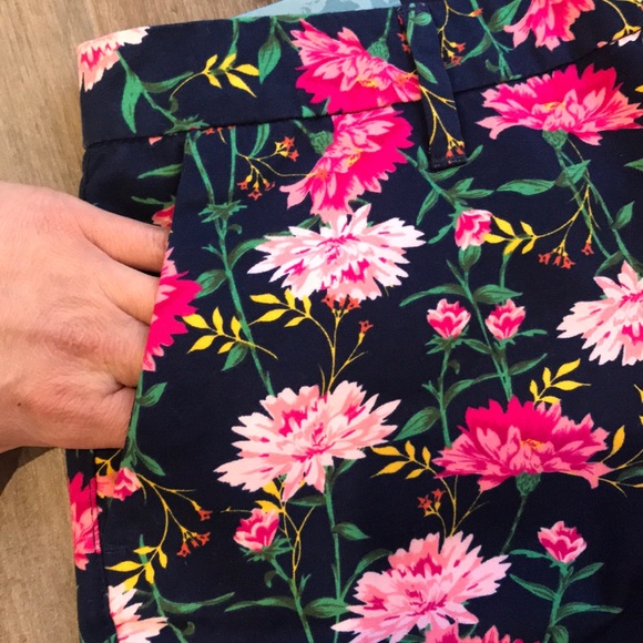 NWT Old Navy Floral Shorts - Picture 6 of 6
